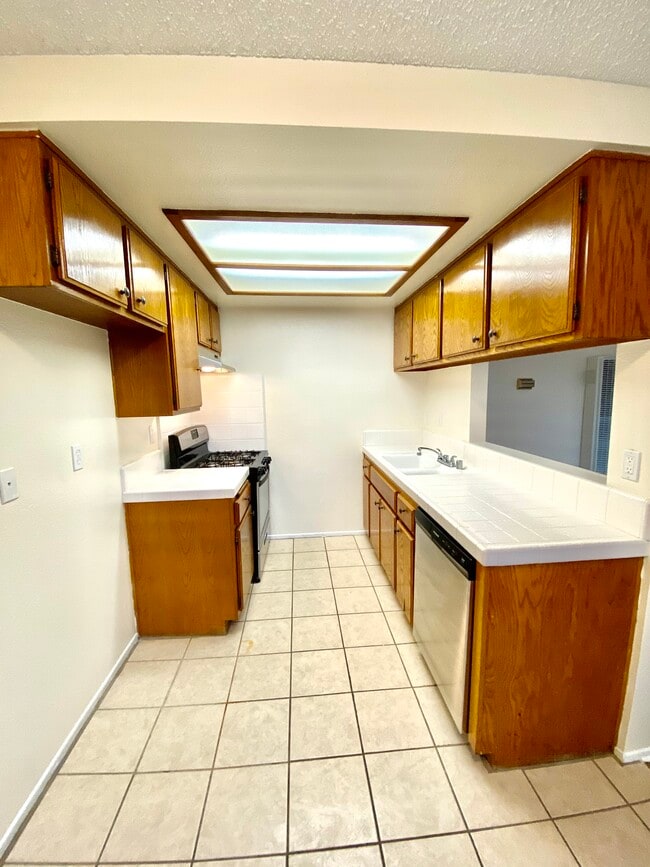 Foto del edificio - 651 W 12th St