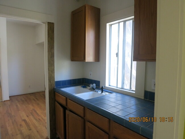 Building Photo - 20 Rose Ave