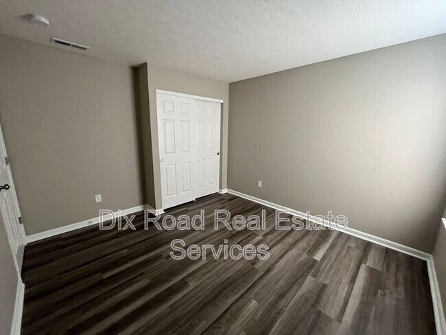 Foto del edificio - 403 McEwing Dr