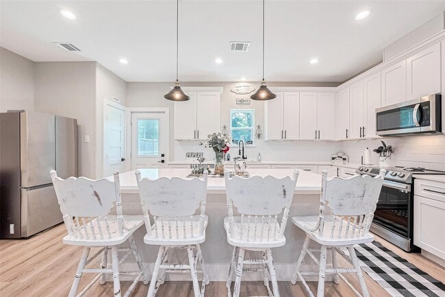 Building Photo - 807 Avenue J