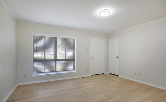 Building Photo - 701 Churchill Dr