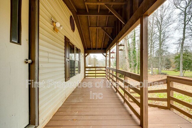 Foto del edificio - 128 Summerglen Dr.