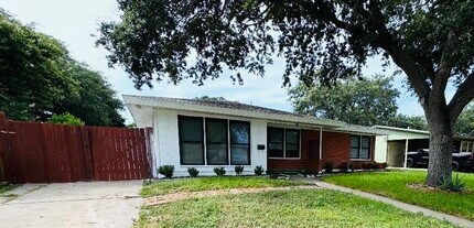 Building Photo - 1024 Miramar Pl