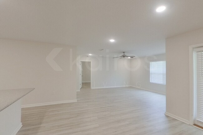 Building Photo - 413 Monarch Ln