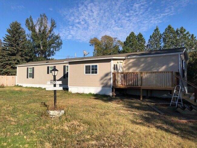 Building Photo - 3 Bedroom House!