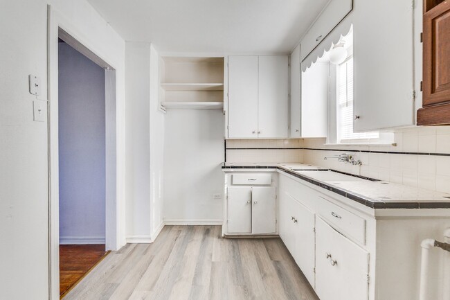 Building Photo - Porter St Duplex
