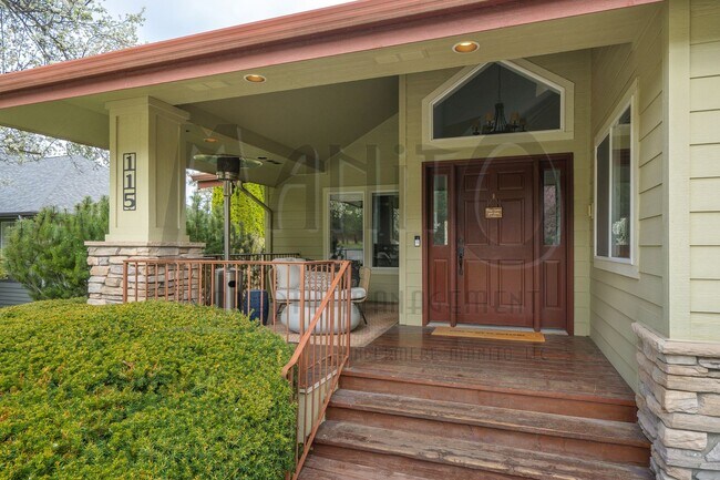 Foto del edificio - 115 E Meadowlane Rd