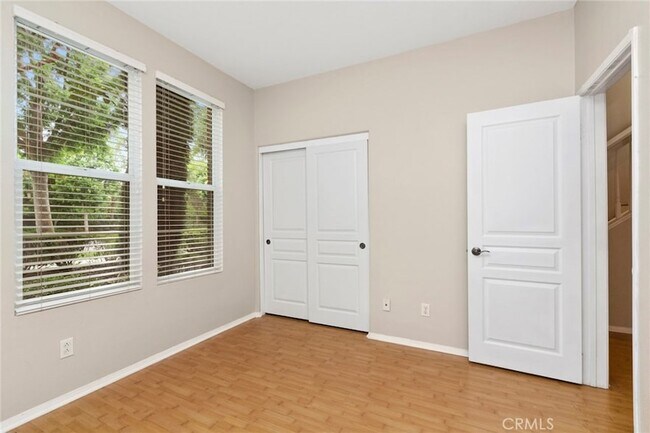 Building Photo - 21 Tall Oak