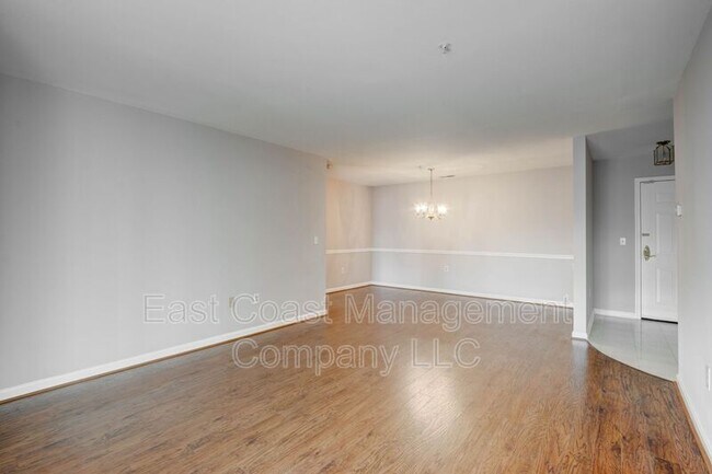 Building Photo - 31 Lambourne Rd