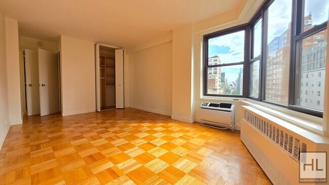 Foto del edificio - Sunlit 11th-Floor 1-Bed with Sweeping City Views by Union Square