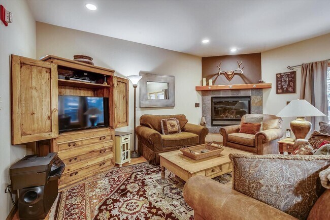 Foto del edificio - Tavern Inn 2 Bedroom ski lease in Olympic ...
