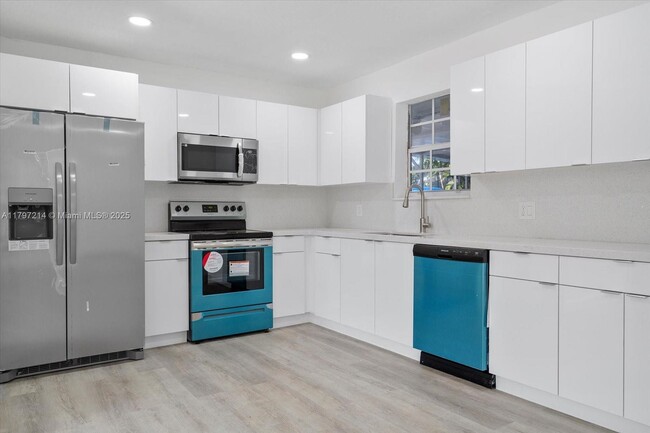 Foto del edificio - 261 NE 172nd St