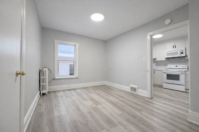 Building Photo - 29 Chatham St