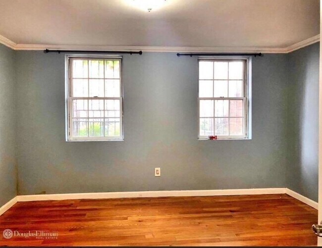 Building Photo - 157 19th St