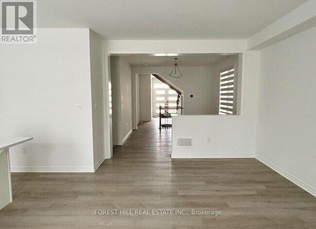 Photo du bâtiment - 1194 Stirling Todd Ter