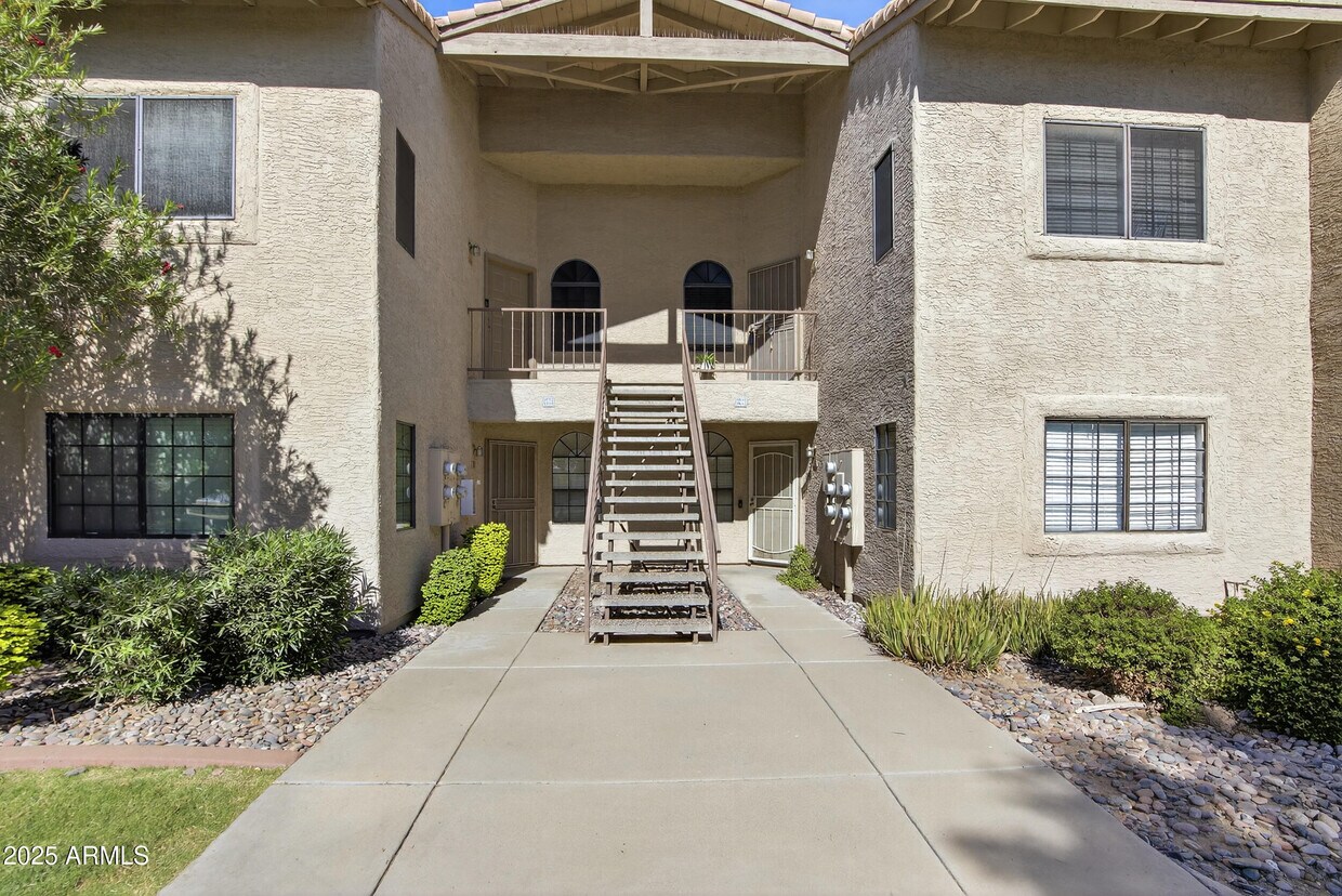 Primary Photo - 930 N Mesa Dr