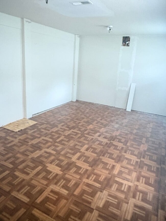 Building Photo - 104 Lenwood Ct