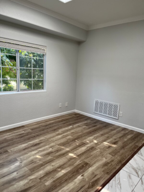 Foto del edificio - 1072 Laguna Ave