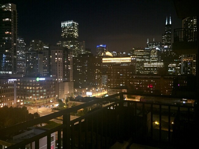 Foto del edificio - 400 W Ontario St
