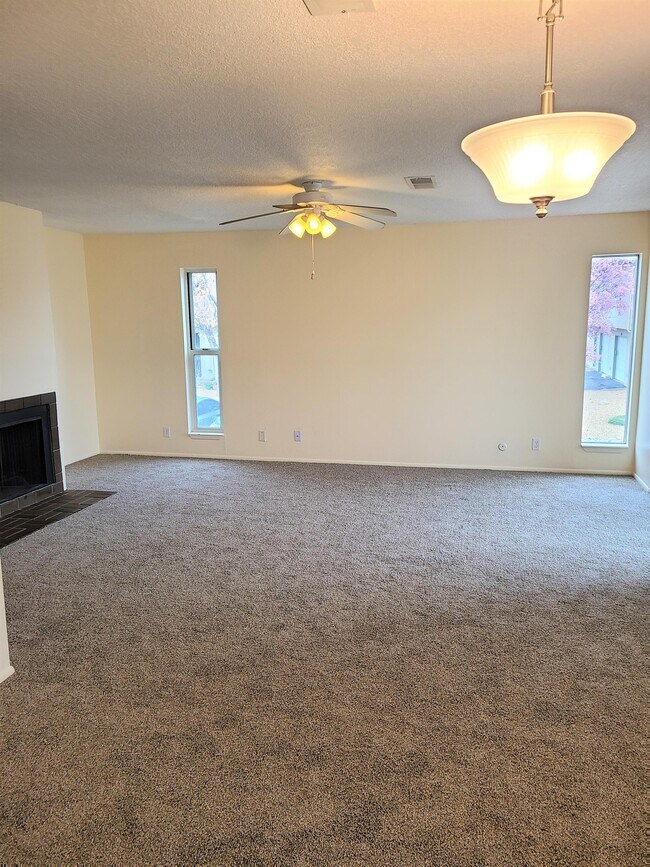 Foto del edificio - 7545 Prairie Rd NE