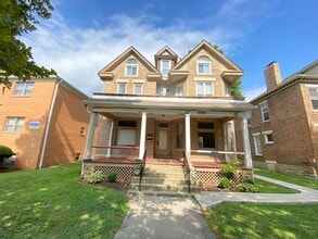Building Photo - 1470 Neil Ave