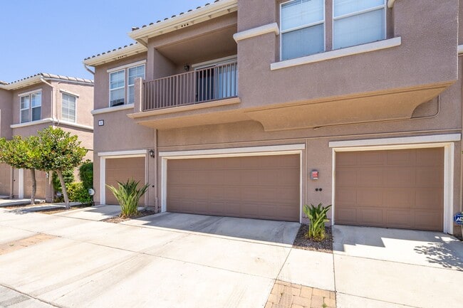 Building Photo - Beautiful Townhome in Chula Vista zz
