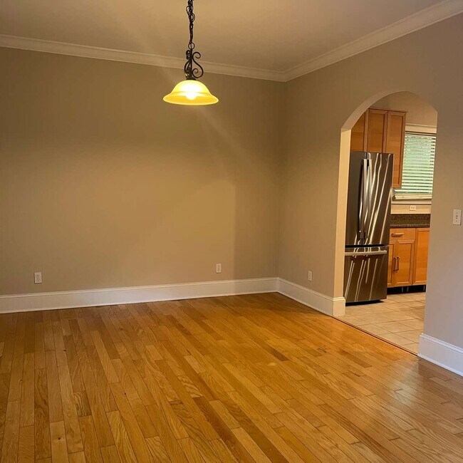 Building Photo - 110 Parkside Dr