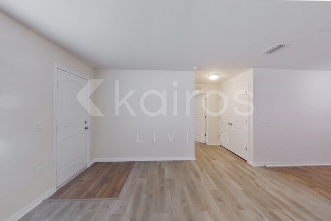 Building Photo - 1024 North Gator Circle
