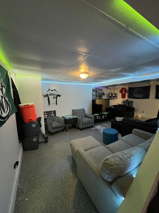 Building Photo - 1714 Village O Dr