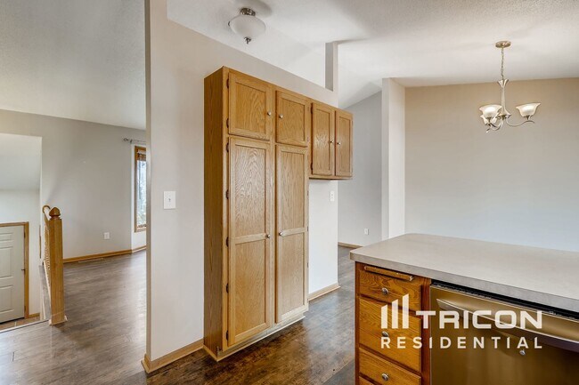 Foto del edificio - 5752 W 134th St