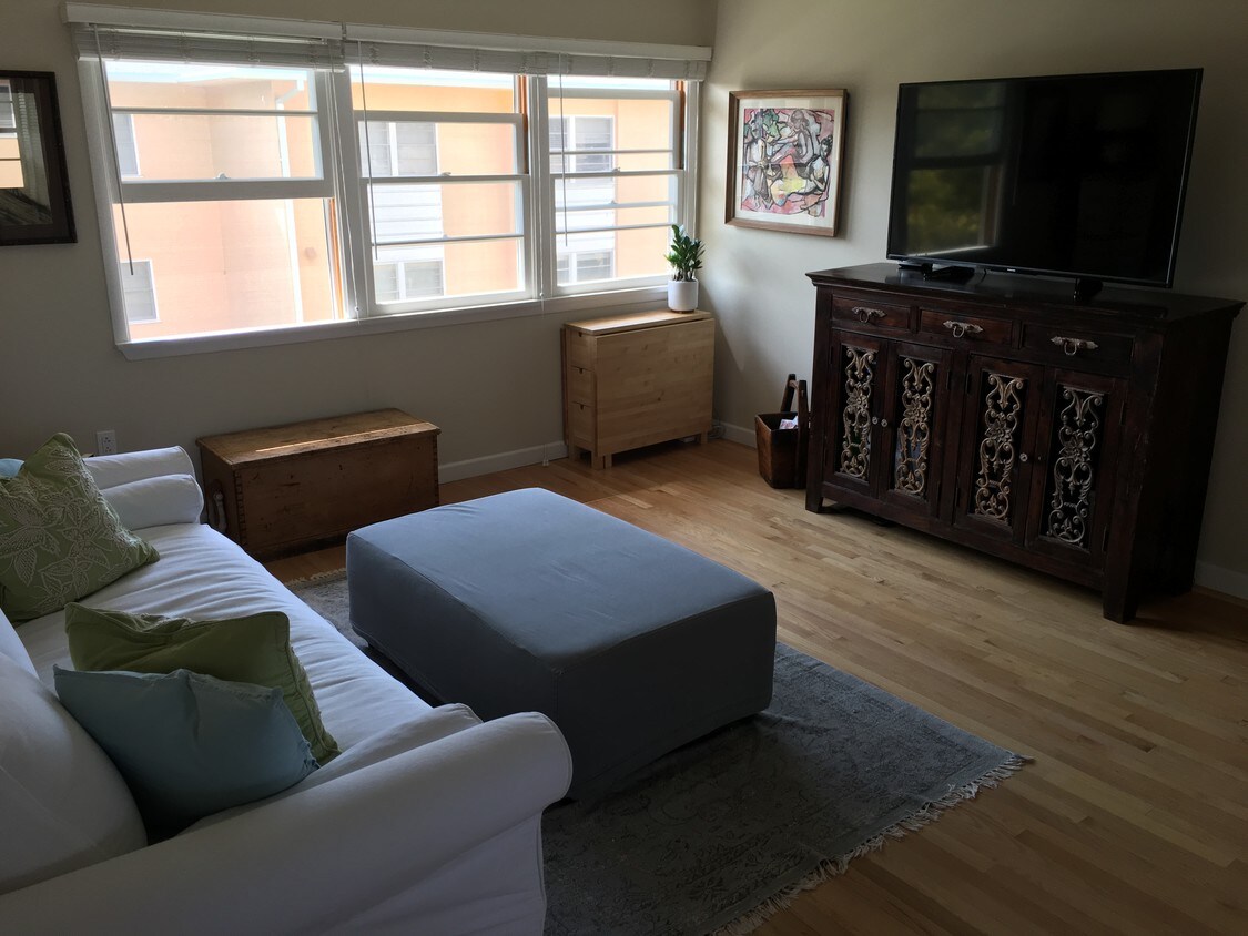 Foto principal - 1088 Elkgrove Ave