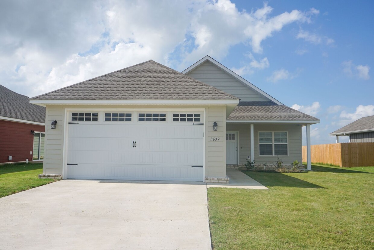 Foto principal - 4 Bedroom, 2 Bath Home in Valley View