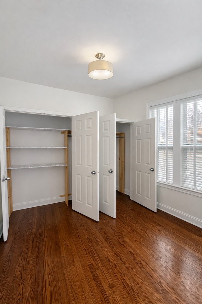 Building Photo - Renovated 2BD / 1BA with Modern Finishes - Albany Park