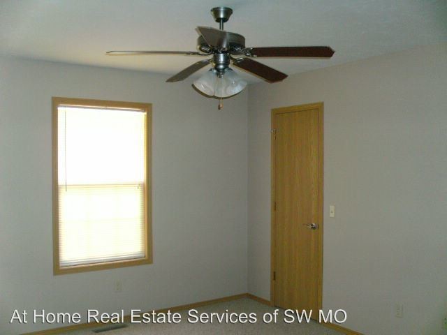 Foto del edificio - 3909-3911 S Timbercreek Ave