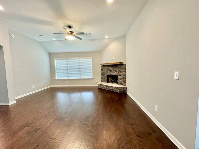 Building Photo - 9243 Cres Lodge Cir