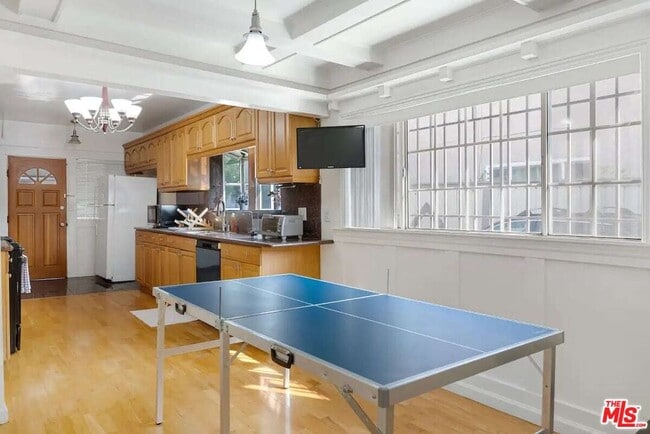 Building Photo - 810 S Gramercy Dr