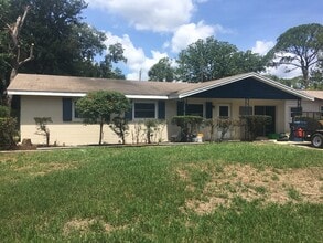Building Photo - 1500 Wildrose Ln