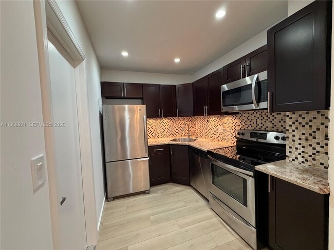 Foto del edificio - 2426 SE 17th St