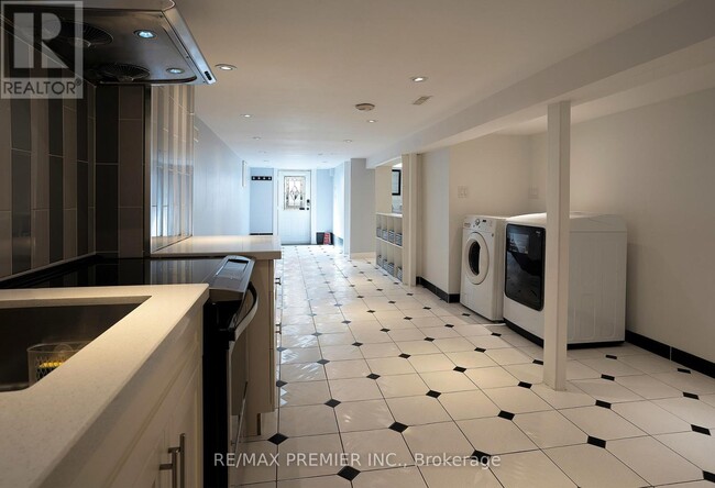 Building Photo - 35 Florence Crescent