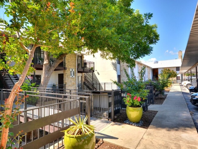 Interior Photo - Townhollow Apartments