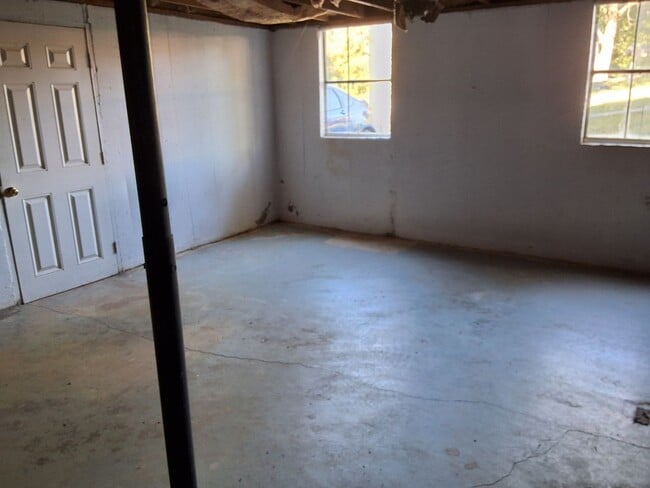 Building Photo - 1122 Evelyn Dr