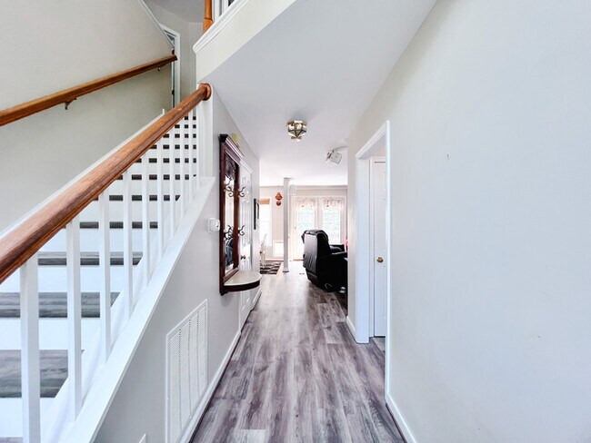 Foto del edificio - 5303 Highberry Woods Rd