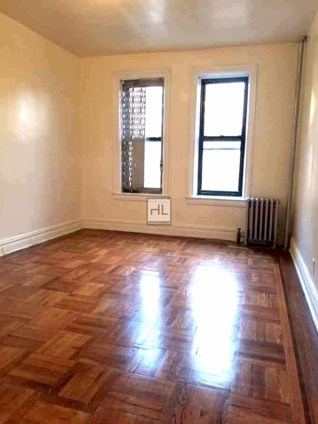 Building Photo - 636 E 96th St