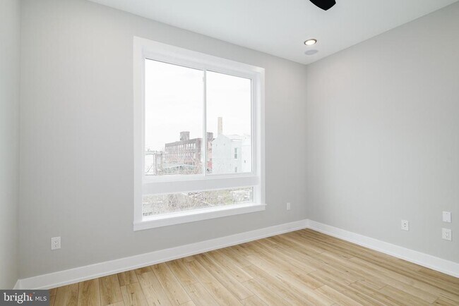 Building Photo - 1341 N Randolph St