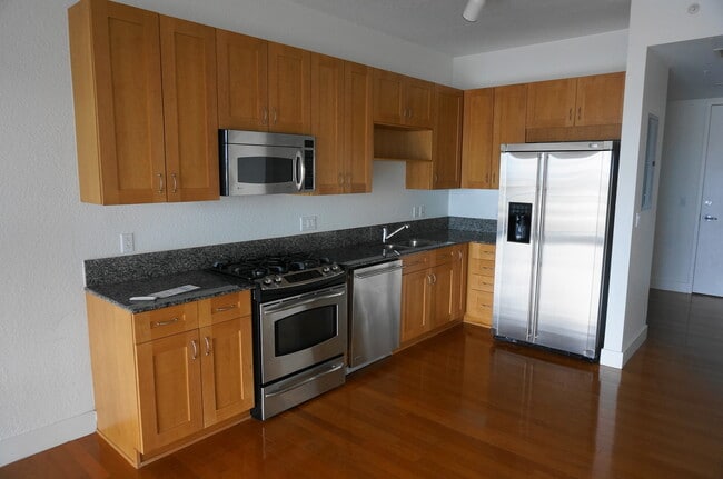 Foto del edificio - Large 1 Bed Loft with 20 Foot Wall of Glass City View at The VUE!