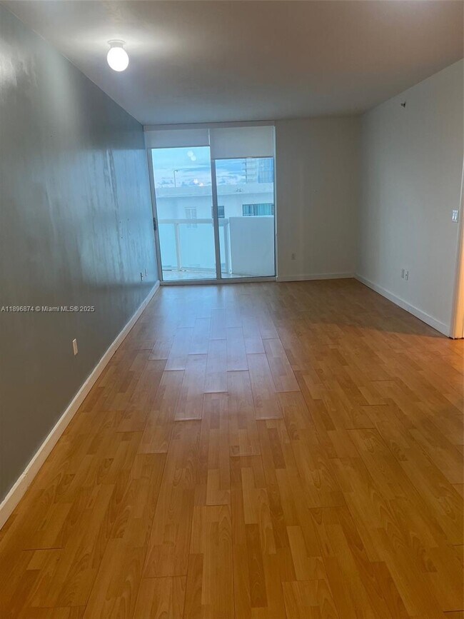 Foto del edificio - 6365 Collins Ave