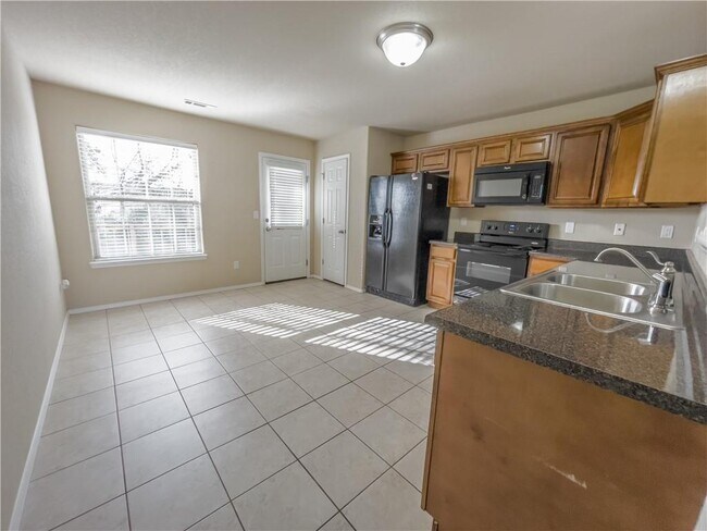 Building Photo - 304 E Laurel Ave