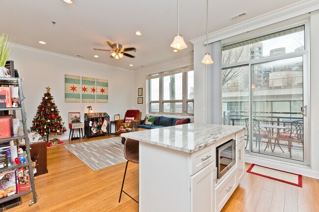 Building Photo - 839 S Wells St