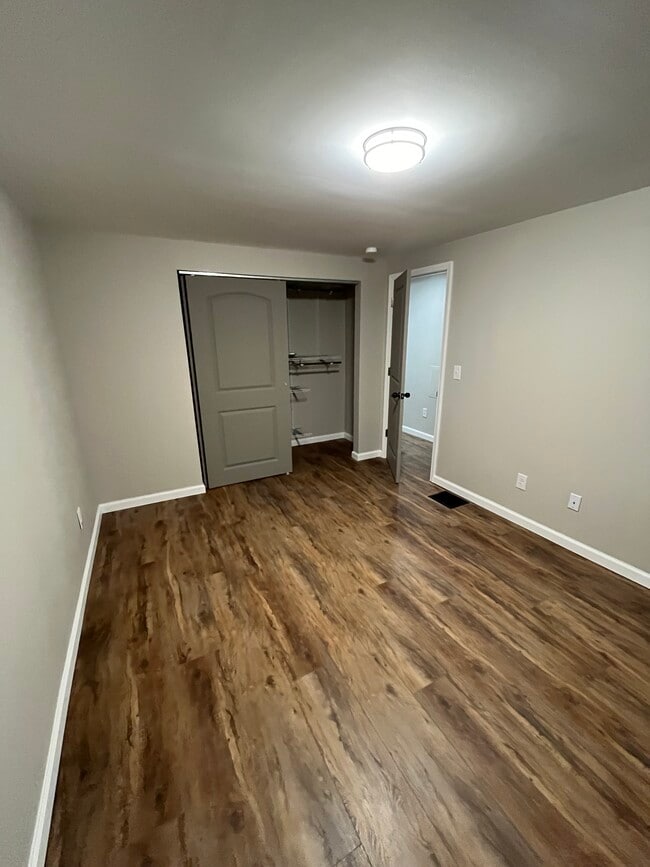 Building Photo - 1518 Collier Ave