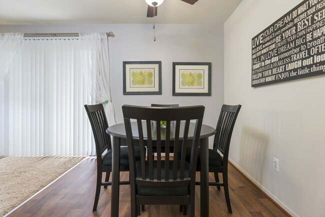 Foto del edificio - 24237 Country Squire St